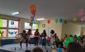 Students show African dances
