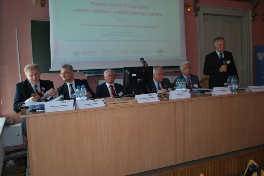 Polska i Unia Europejska wobec wyzwań współczesnego świata