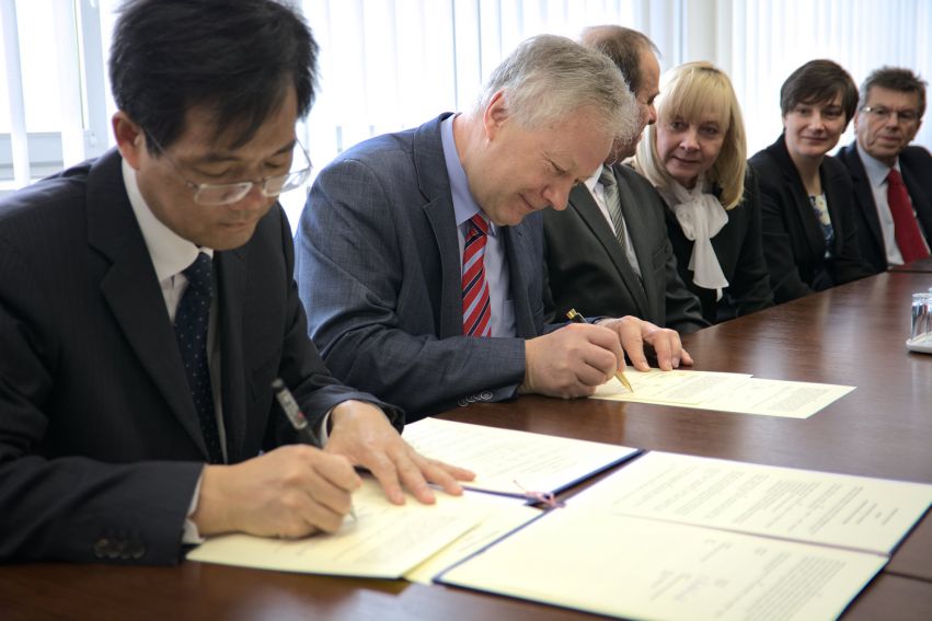 Podpisanie porozumienia między UMCS a Zhejiang University...
