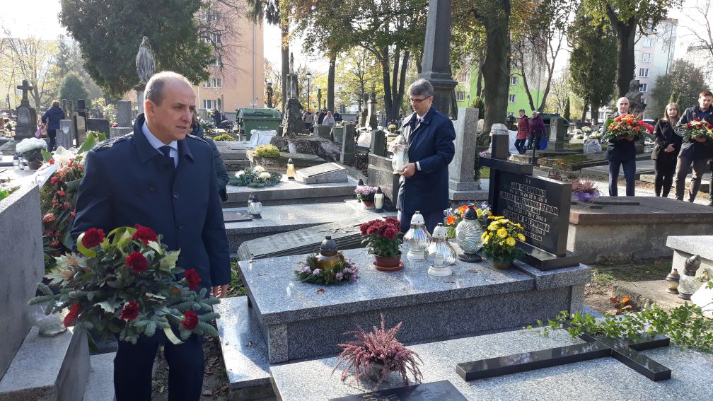 Cmentarz na ul. Lipowej - złożenie wieńców przez władze i...