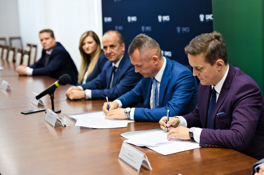 Podpisanie umowy sponsorskiej z Luxiona Poland