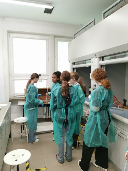 Zajęcia dla Szkoły Partnerskiej na Wydziale Chemii UMCS -...