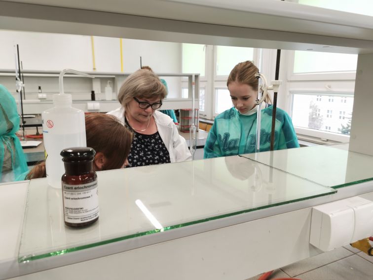Zajęcia dla Szkoły Partnerskiej na Wydziale Chemii UMCS -...