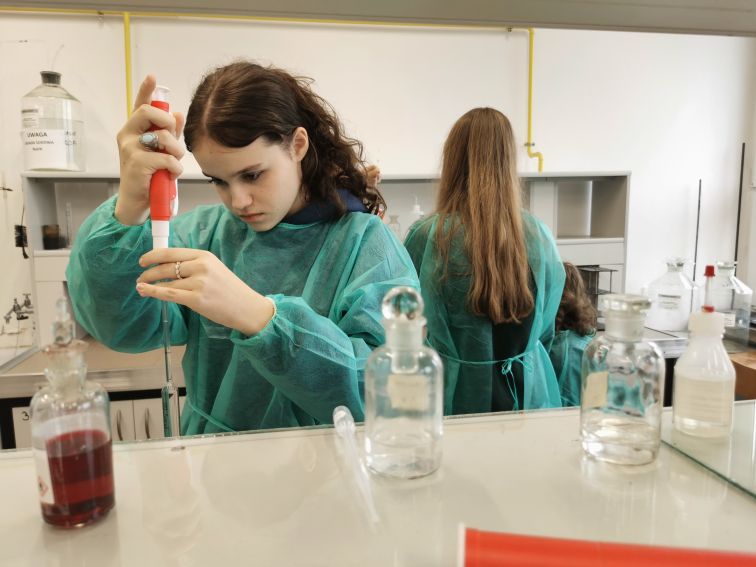 Zajęcia dla Szkoły Partnerskiej na Wydziale Chemii UMCS -...