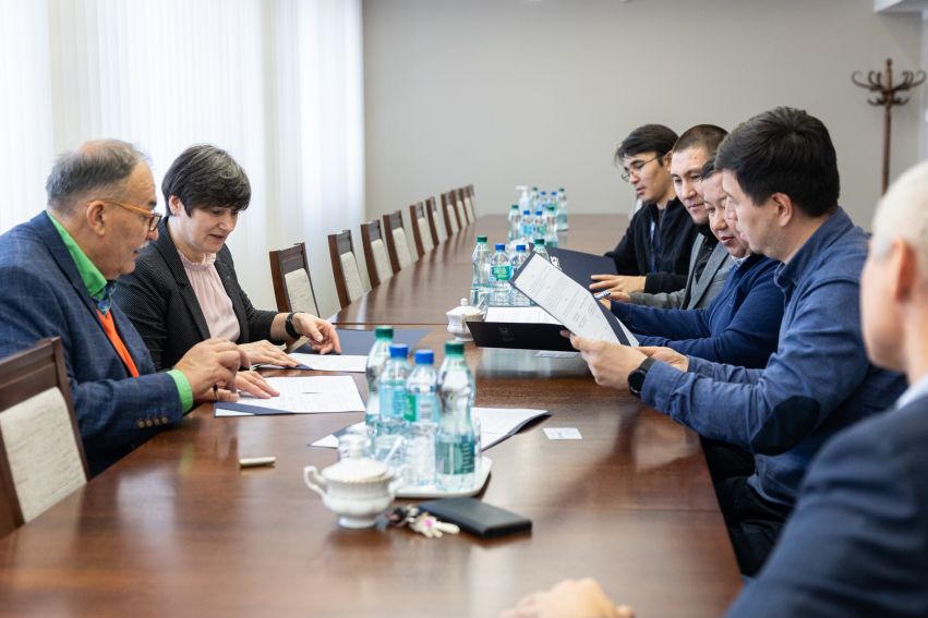 Podpisanie memorandum z gośćmi z Kazachstanu