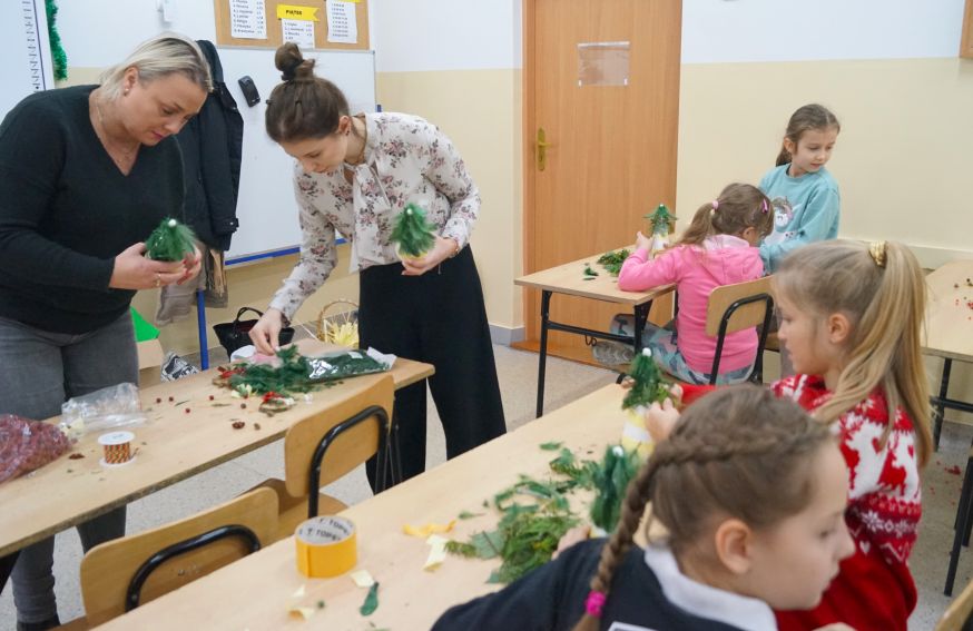 Warsztaty bożonarodzeniowe  w szkole w Konopnicy