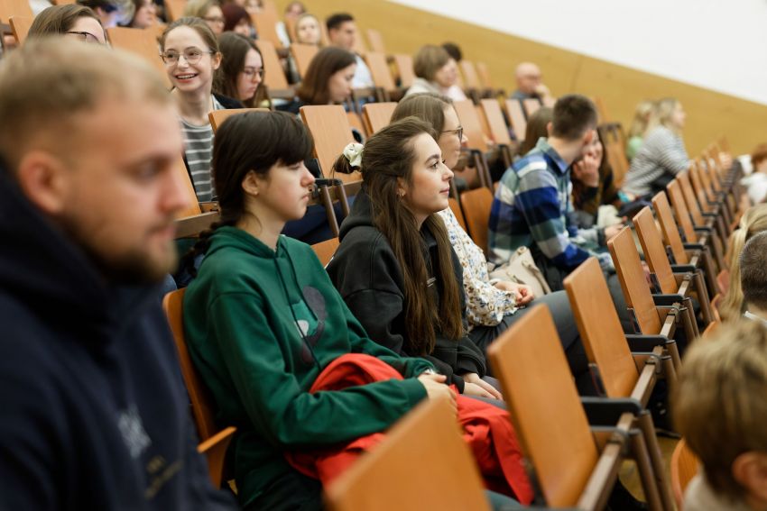 Spotkanie z pisarką Ałbeną Grabowska (relacja)