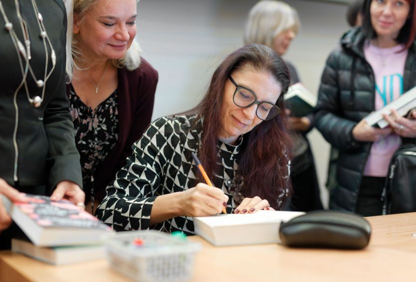 Spotkanie z pisarką Ałbeną Grabowska (relacja)