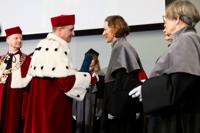 Uroczystość nadania tytułów DHC Anne Applebaum, Agnieszce...