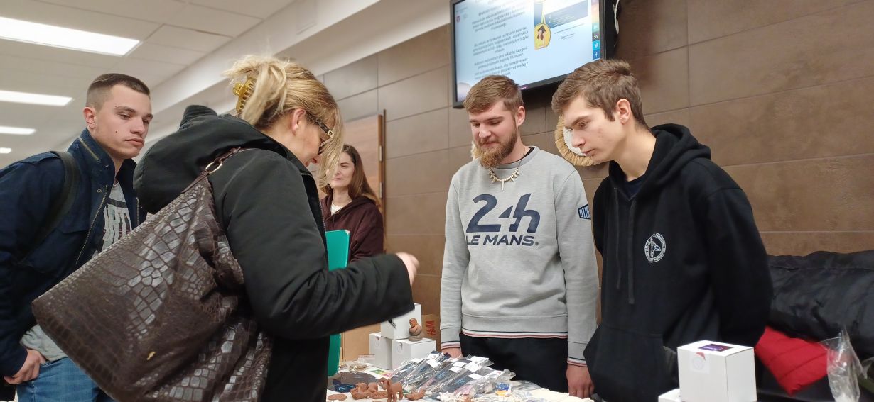 Akademicki Jarmark Świąteczny 2024 z WHiA i KNSA