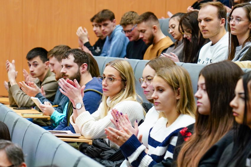 Debata z Krzysztofem Hetmanem | Premiera cyklu spotkań...