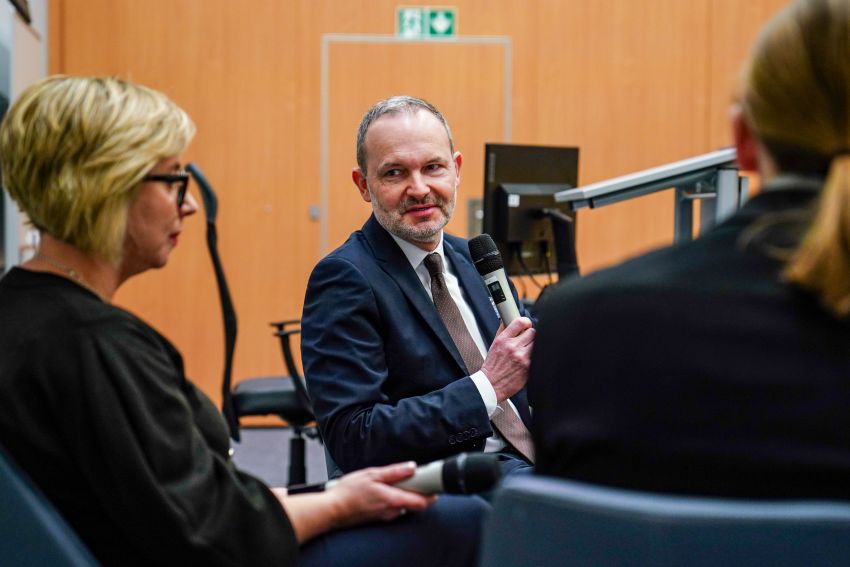 Debata z Krzysztofem Hetmanem | Premiera cyklu spotkań...