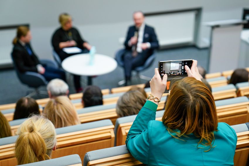 Debata z Krzysztofem Hetmanem | Premiera cyklu spotkań...