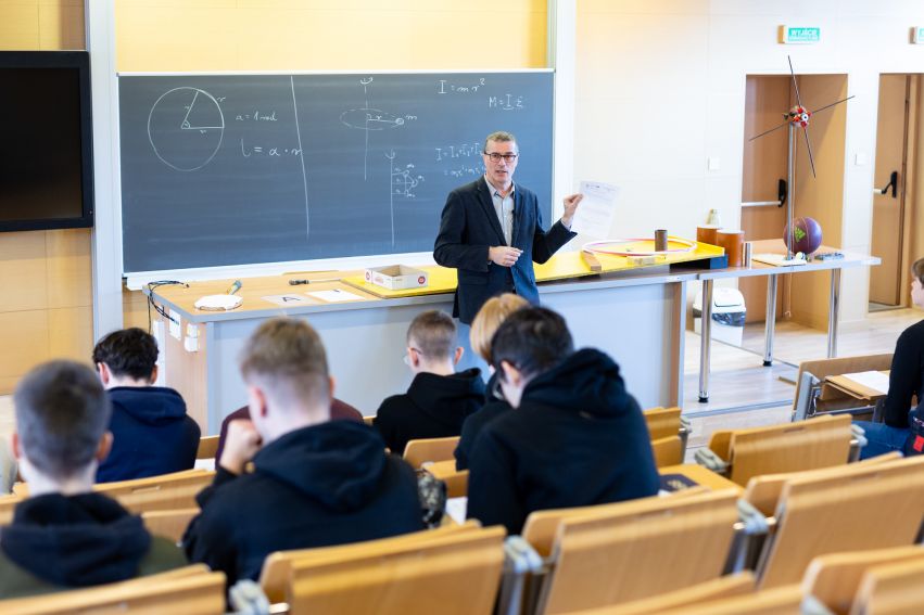 Pogotowie przedmaturalne z fizyki