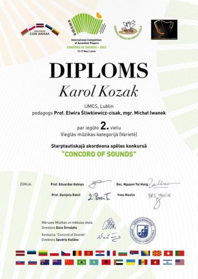 Dyplomy studentów