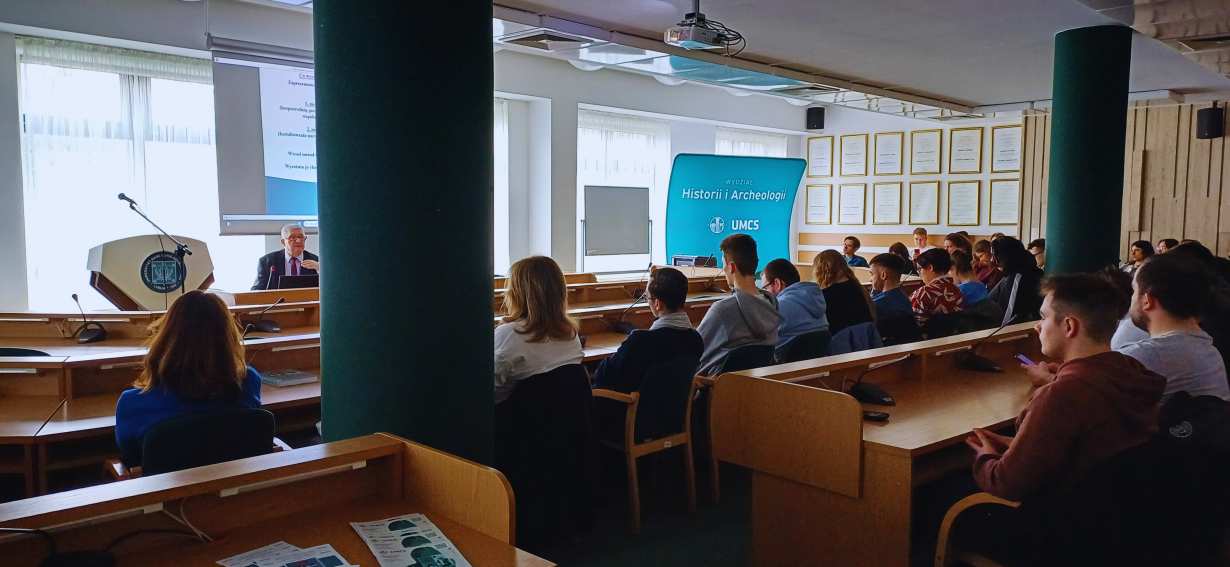 Fotorelacja ze spotkania autorskiego z prof. dr. hab....