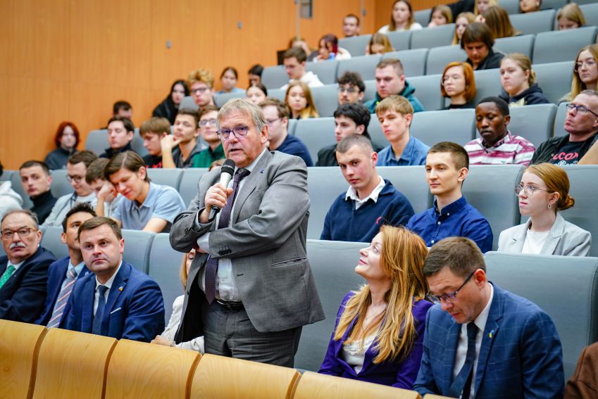 Rozmowy dyplomatyczne z Ambasadorem Ukrainy JE Vasylem...