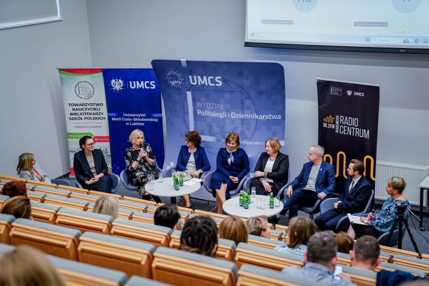 XI Lubelskie Forum Bibliologów Informatologów i...