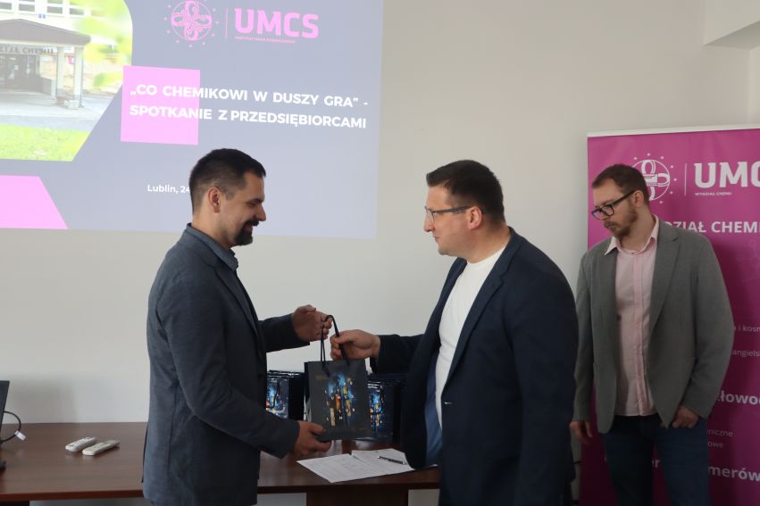 Co chemikowi w duszy gra?