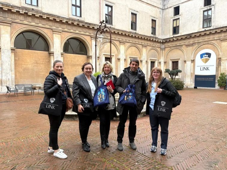 Przedstawicielki Centrum Promocji na Università degli...