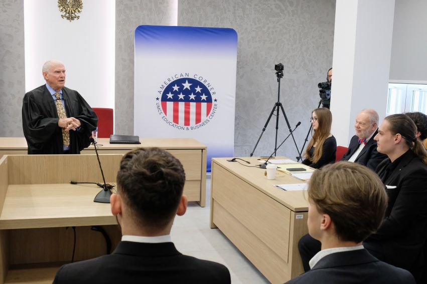 Relacja zdjęciowa z Amerykańskiego pokazowego procesu...