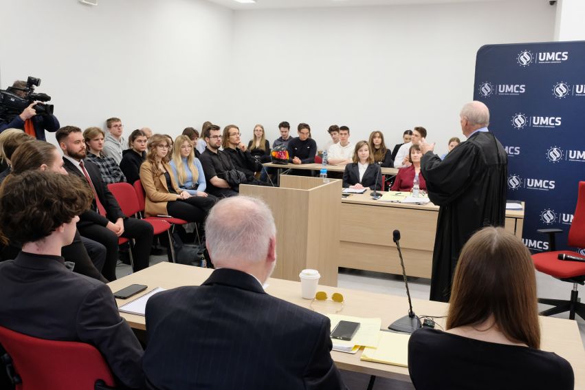 Relacja zdjęciowa z Amerykańskiego pokazowego procesu...