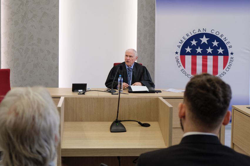 Relacja zdjęciowa z Amerykańskiego pokazowego procesu...