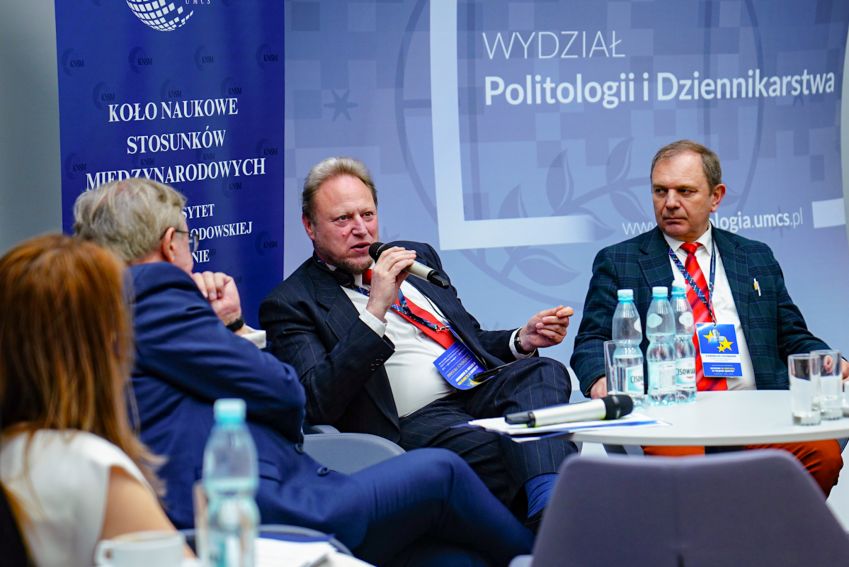 Konferencja pt. "Rozszerzanie UE czy pogłębianie...