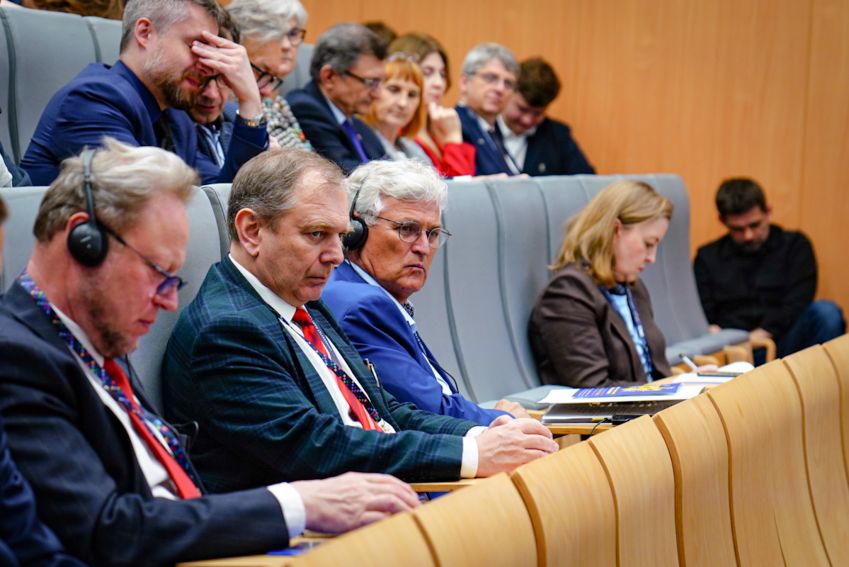 Konferencja pt. "Rozszerzanie UE czy pogłębianie...