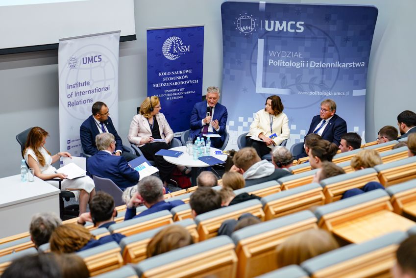 Konferencja pt. "Rozszerzanie UE czy pogłębianie...