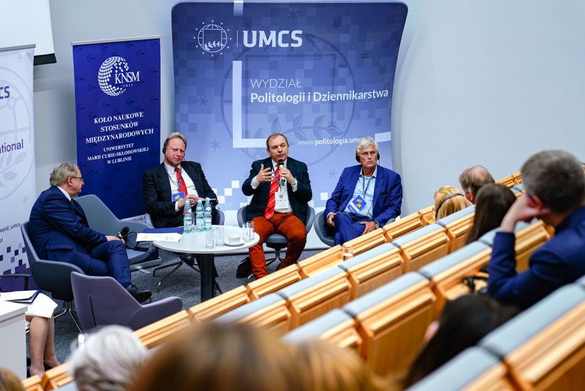 Konferencja pt. "Rozszerzanie UE czy pogłębianie...