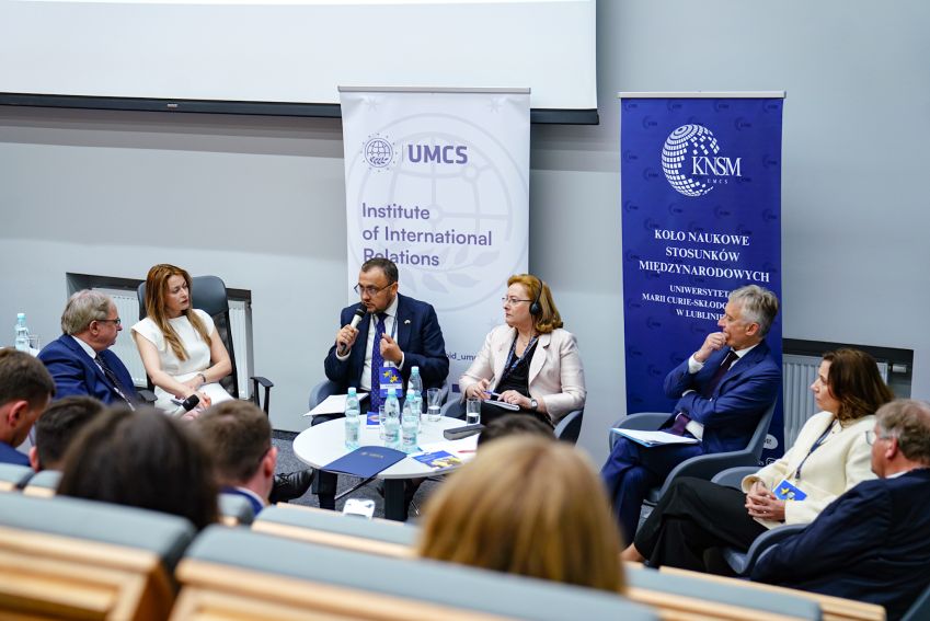 Konferencja pt. "Rozszerzanie UE czy pogłębianie...