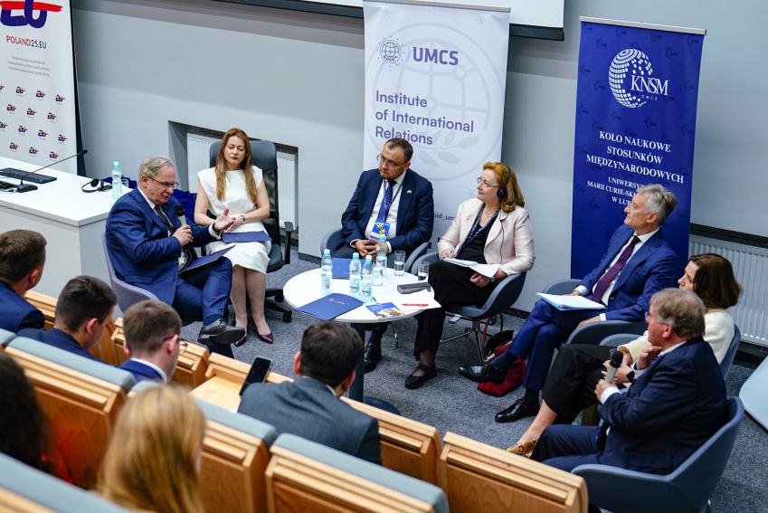 Konferencja pt. "Rozszerzanie UE czy pogłębianie...