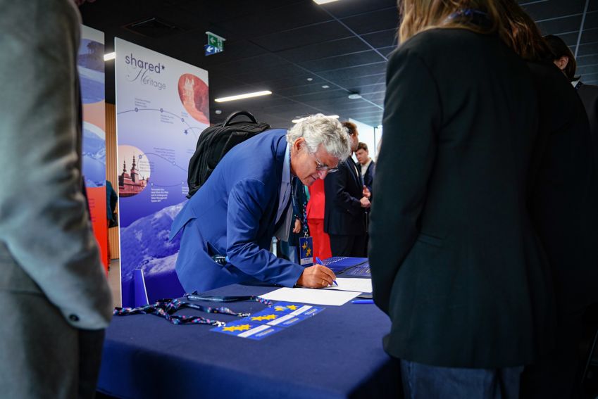 Konferencja pt. "Rozszerzanie UE czy pogłębianie...