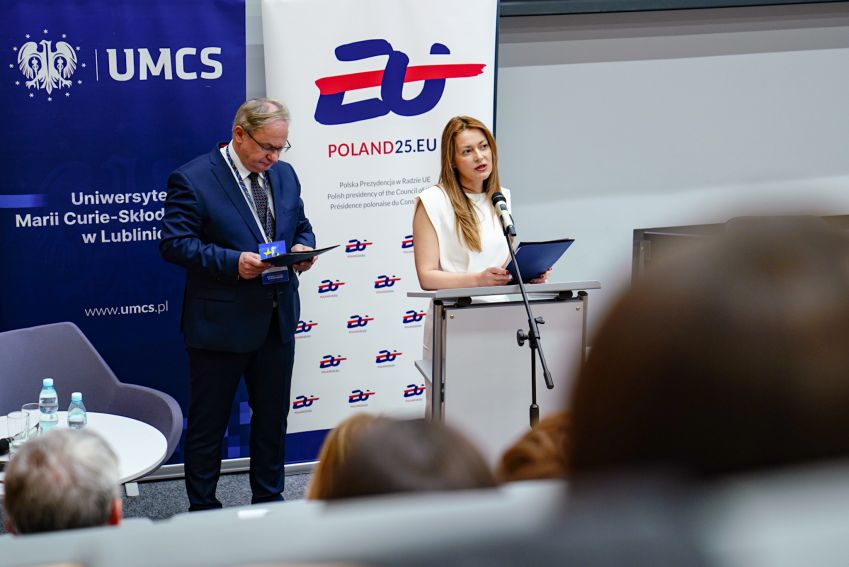 Konferencja pt. "Rozszerzanie UE czy pogłębianie...