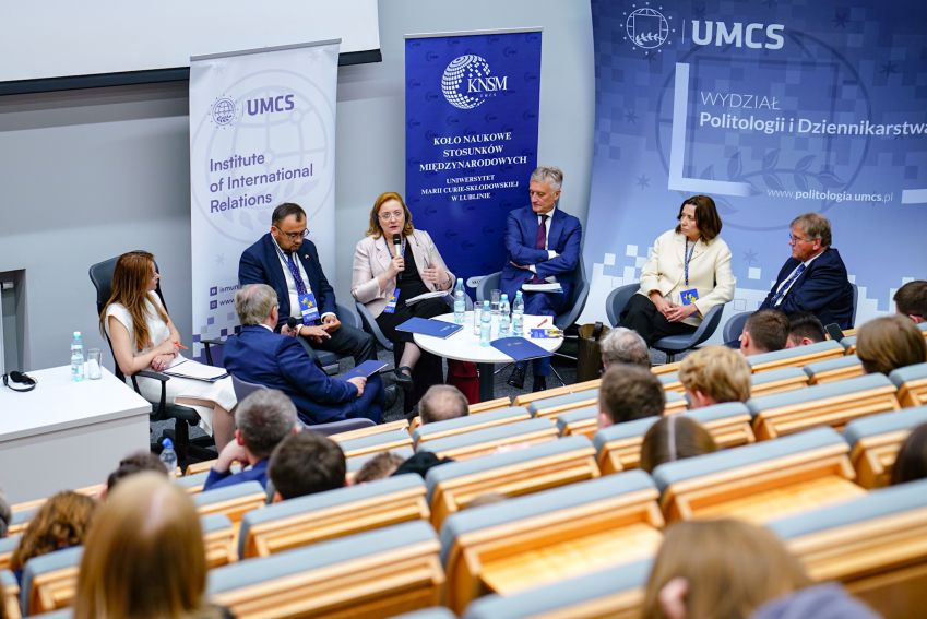 Konferencja pt. "Rozszerzanie UE czy pogłębianie...