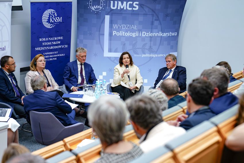 Konferencja pt. "Rozszerzanie UE czy pogłębianie...