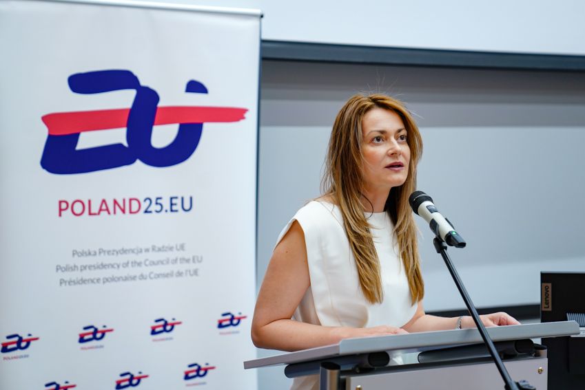 Konferencja pt. "Rozszerzanie UE czy pogłębianie...