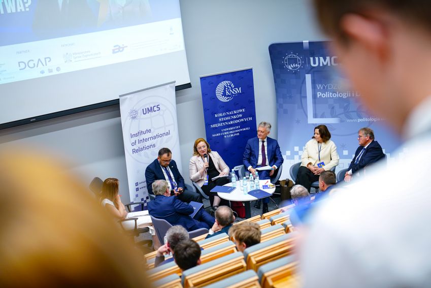 Konferencja pt. "Rozszerzanie UE czy pogłębianie...