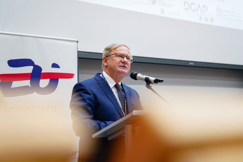 Konferencja pt. "Rozszerzanie UE czy pogłębianie...
