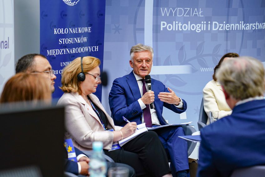 Konferencja pt. "Rozszerzanie UE czy pogłębianie...