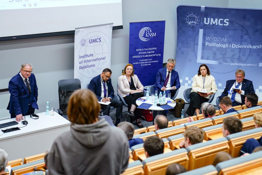 Konferencja pt. "Rozszerzanie UE czy pogłębianie...