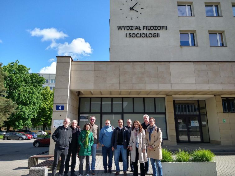 Stan badań nad empiryzmem logicznym: w setną rocznicę...