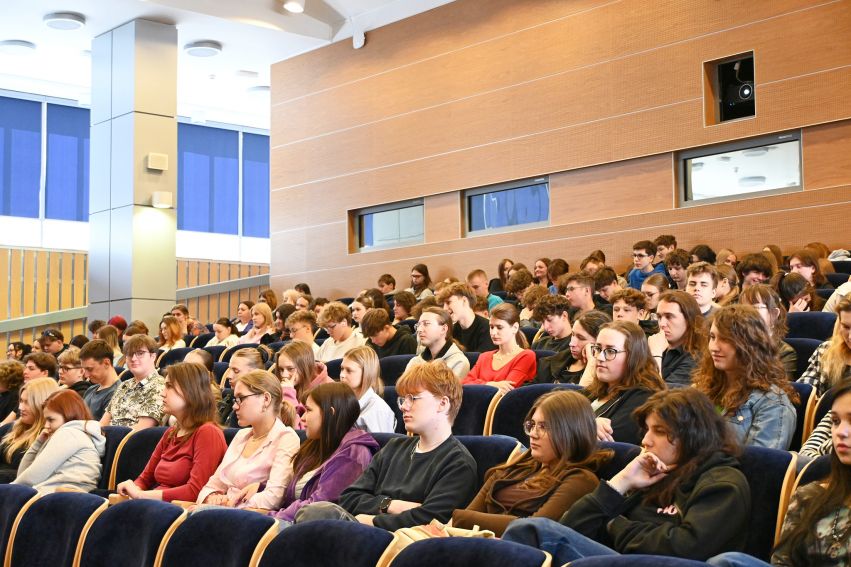 Relacja fotograficzna z symulacji mediacji