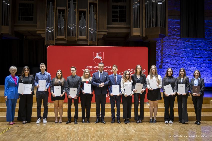 Studenci Wydziału Filologicznego ze Stypendiami Marszałka...