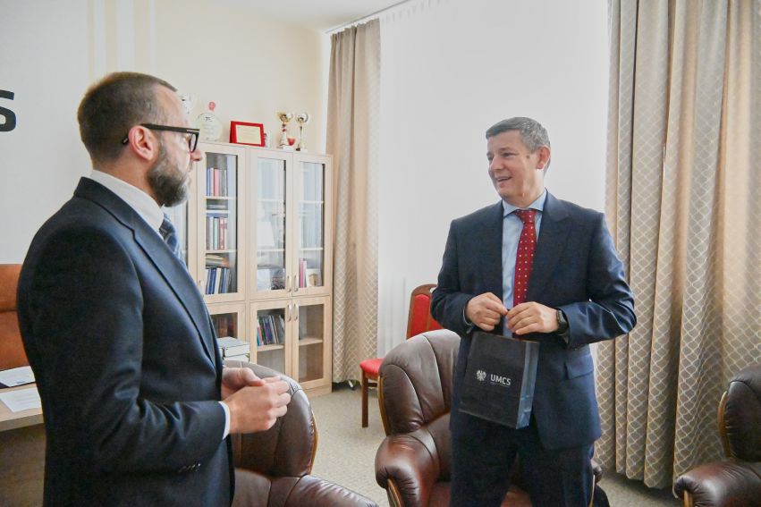 Fotorelacja z wykładu i podpisania umowy o współpracy z KSAP
