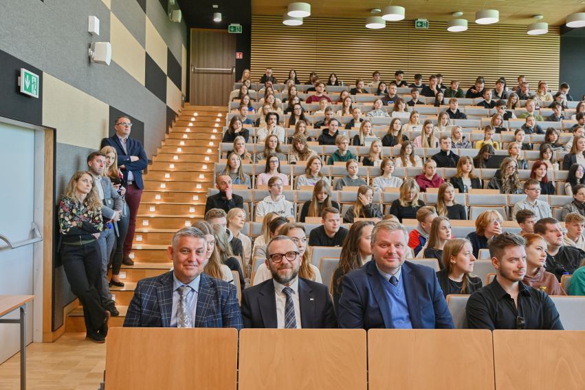 Fotorelacja z wykładu i podpisania umowy o współpracy z KSAP