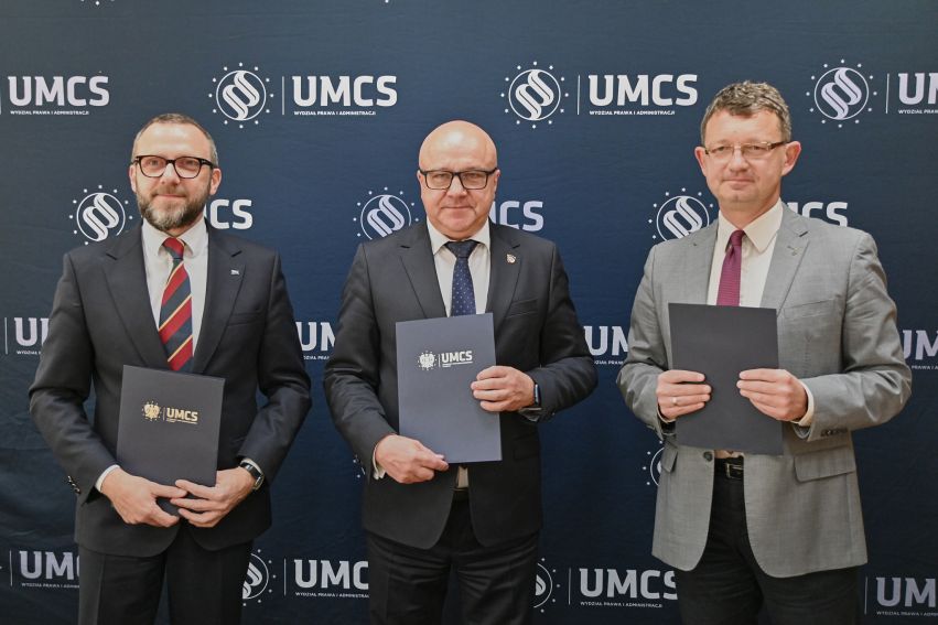 Podpisanie umowy o współpracy z Izbą Administracji...