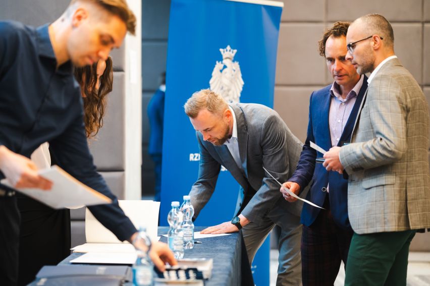 Sympozjum legislacyjne „Otoczenie prawne wykonywania...