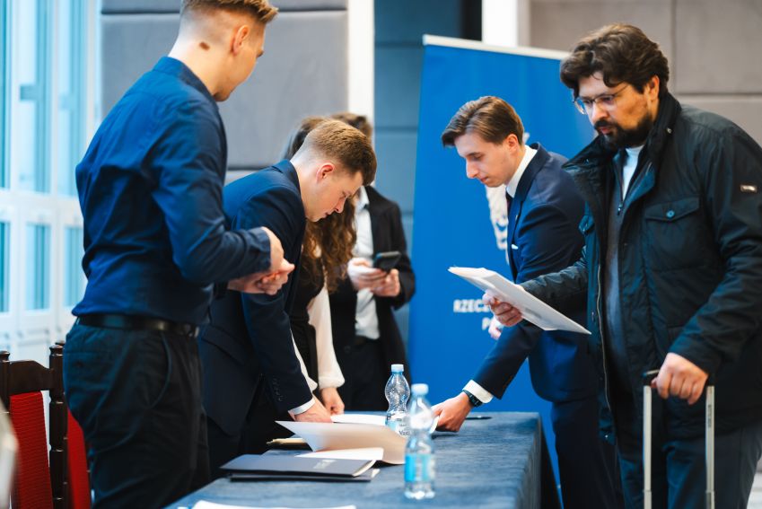 Sympozjum legislacyjne „Otoczenie prawne wykonywania...